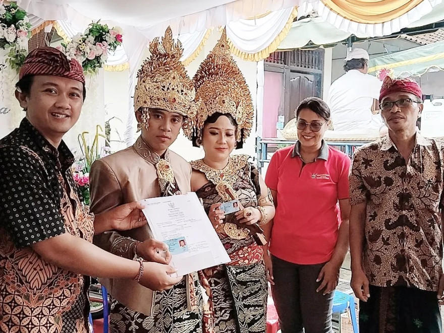 Bonus Ikut Program Semara Ratih, Rama dan Sukma Menikah Langsung Dapat Akta Perkawinan
